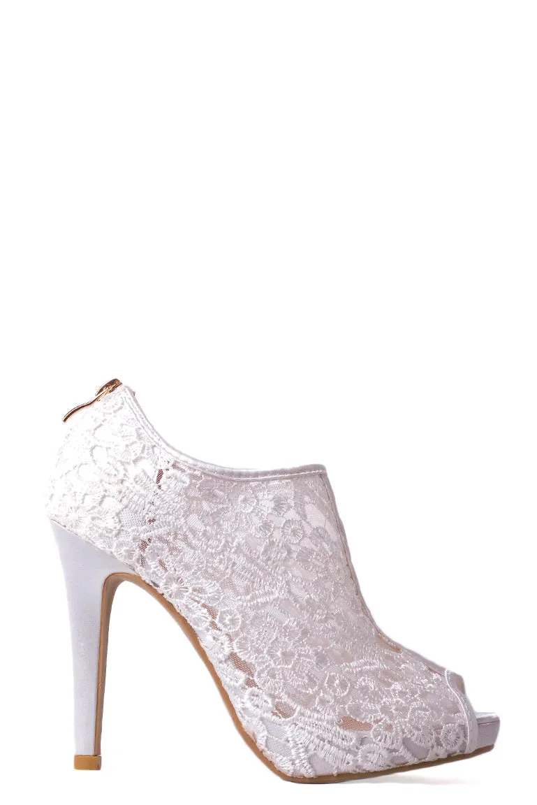 Bridal Shoe In Delicate Lace
