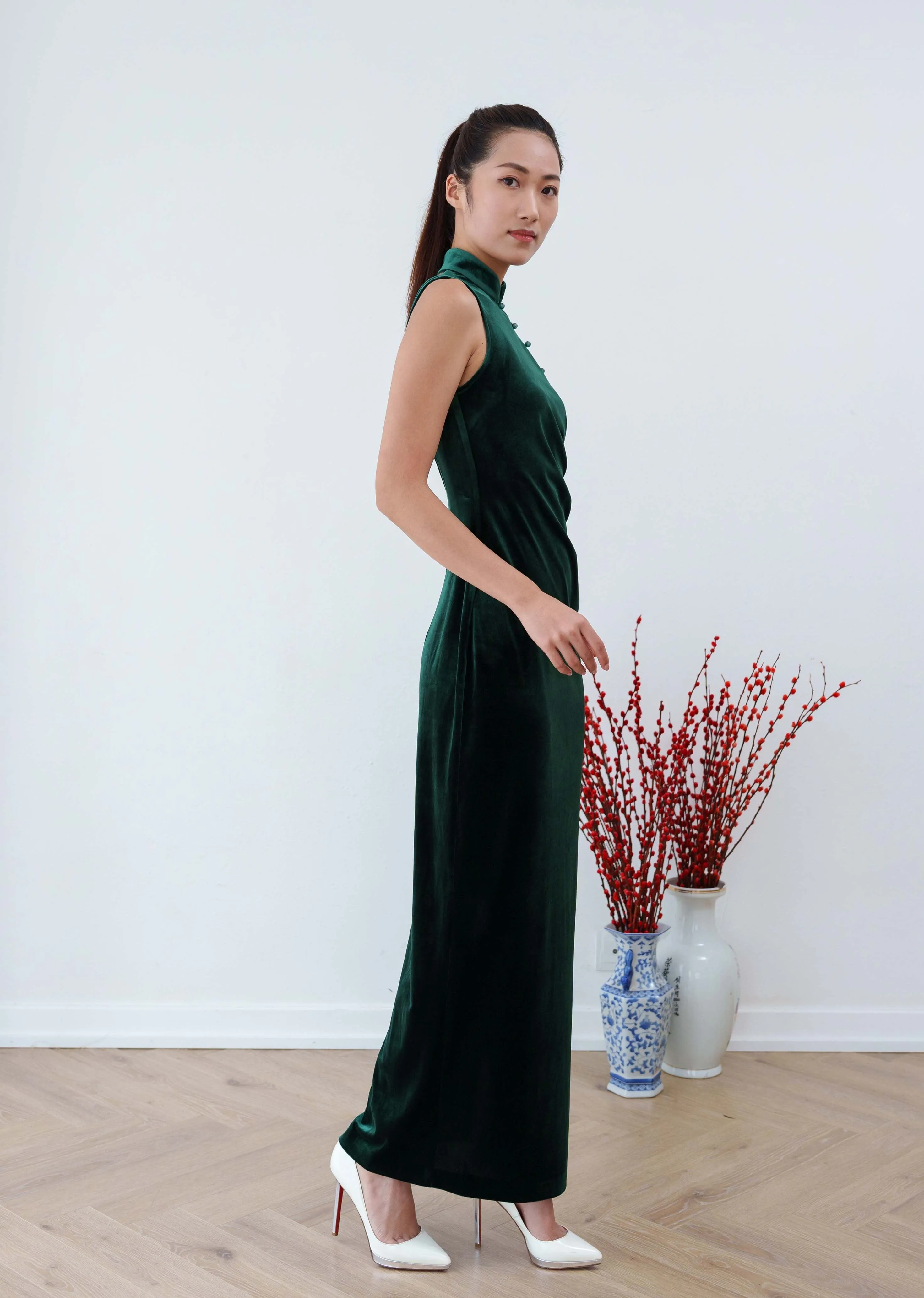 Hellebores Open Back Velvet Qipao (Dark Green)