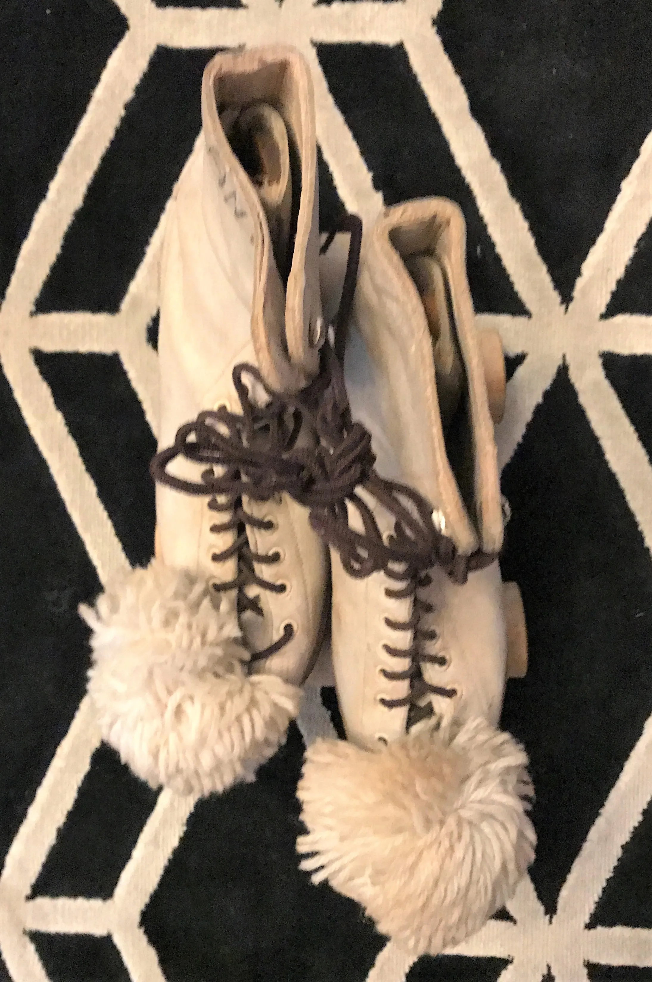 SO CHARMING! VINTAGE WOMEN'S/GIRL'S CHICAGO ROLLER SKATES WITH WOODEN WHEELS