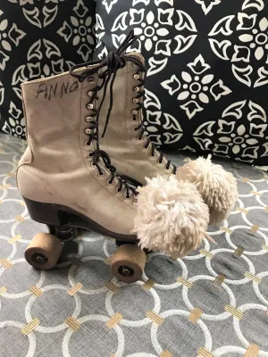 SO CHARMING! VINTAGE WOMEN'S/GIRL'S CHICAGO ROLLER SKATES WITH WOODEN WHEELS