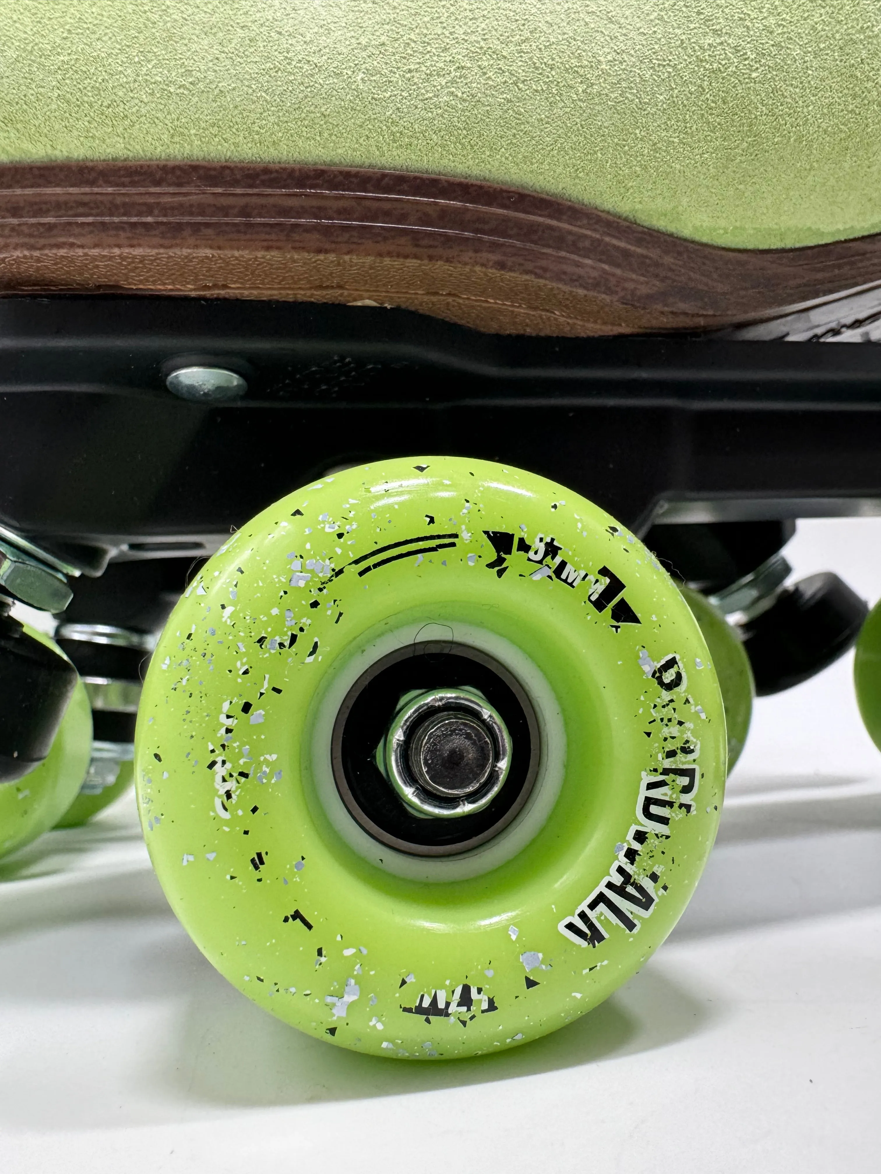 Sure-Grip Boardwalk - Key Lime Size 7 *BLEM*