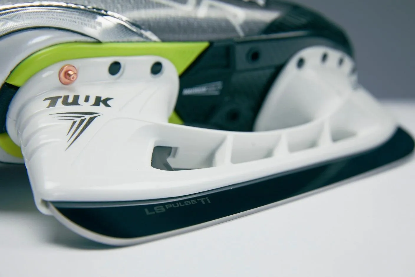 Vapor Hyperlite Pulse TI Hockey Skates - Intermediate